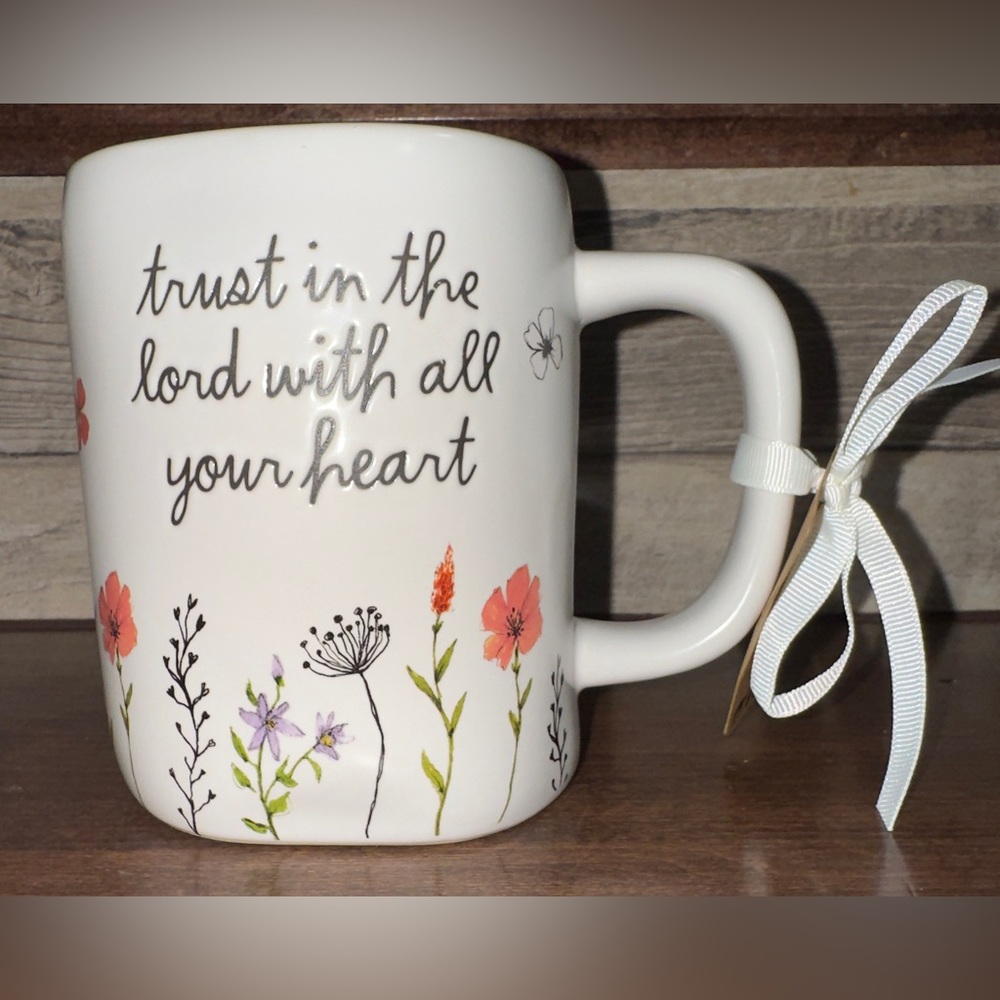 Cute 🥰 Rae Dunn Mug “Trust In The Lord With All Your Heart” With wildflowers